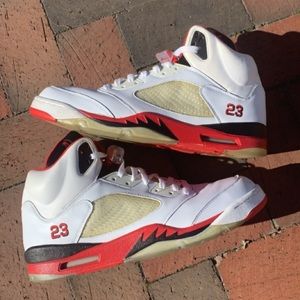 Jordan 5 Fire red (IG:prettyboyresells)
